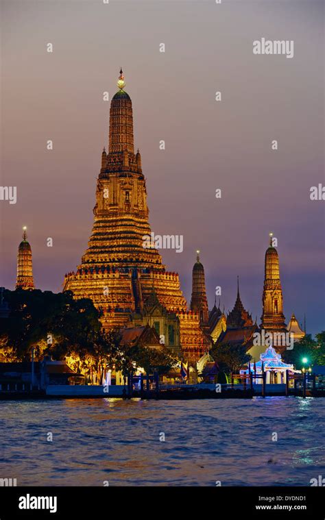 Thailand, Bangkok, Wat Arun and Chao Phraya by night Stock Photo - Alamy