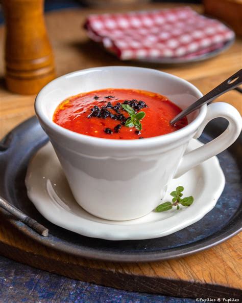 Soupe de tomates et poivrons rôtis ail et origan