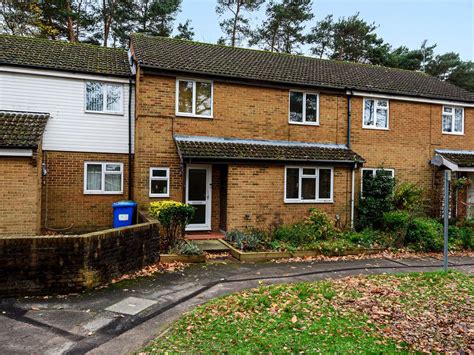 3 Bed Terraced House For Sale In Leaves Green Bracknell Berkshire