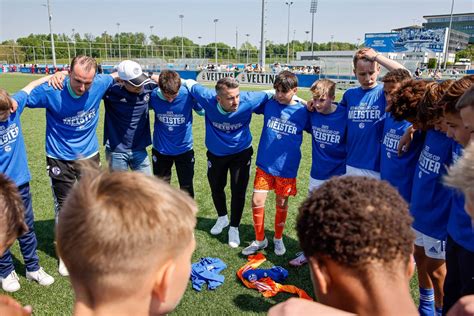 Ohne Saisonniederlage U13 feiert frühzeitige Meisterschaft FC Schalke 04