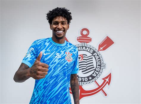 Corinthians anuncia contratação do goleiro Hugo Souza ex Flamengo por