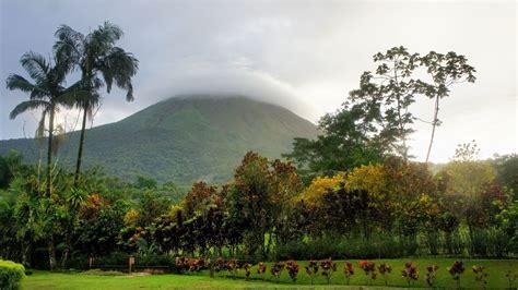 11 Must-Visit Volcanoes In Costa Rica - Vayando