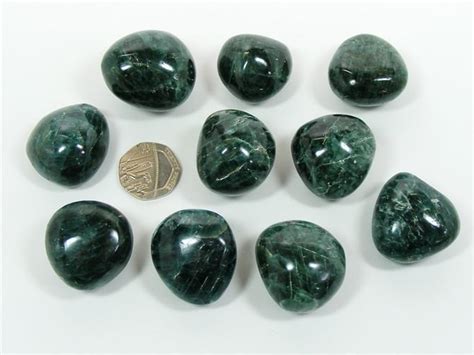 Green Apatite Meaning And Healing Properties - Social Moms