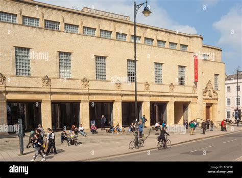 The Weston Library in Broad Street, Oxford Stock Photo - Alamy