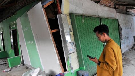 Puluhan Rumah Rusak Akibat Tanah Bergerak Di Bekasi Tempo Co