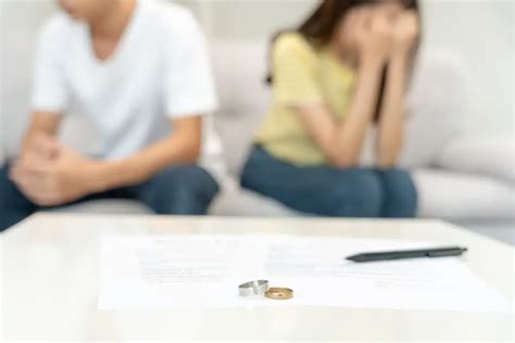 The Emotional Stages Of Divorce And How To Cope • Splytup Simple