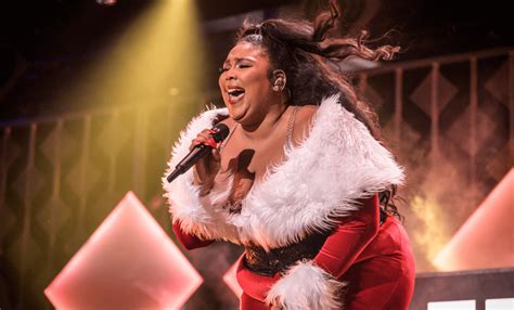 ‘saturday Night Live To Welcome Hosts Lizzo Jake Gyllenhaal Jerrod