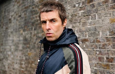 Fã Se Empolga Com Hits Do Oasis E Fica Nu Em Show De Liam Gallagher Na