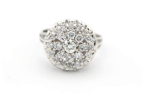 Bague Ann Es En Or Blanc Carats Sertie De Diamants Carat