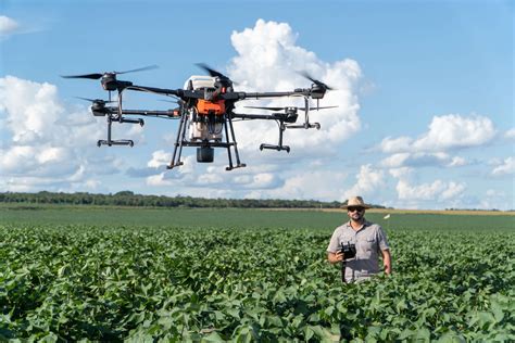 Pulverização por drones é aposta dos produtores algodão Máquinas e