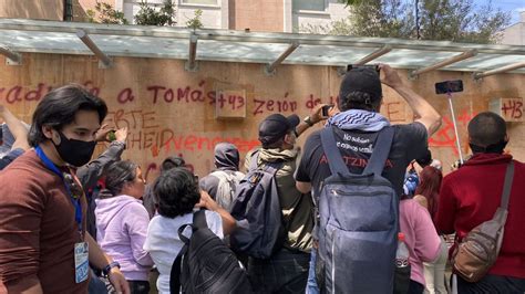 Caso Ayotzinapa Vandalizan Embajada De Israel En México Como Protesta