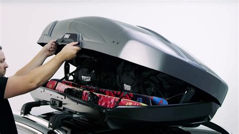 Thule Motion Xt Roof Rack Box Demonstration Youtube