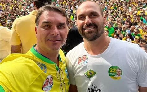 Fl Vio E Eduardo Bolsonaro Pedem Cidadania Embaixada Italiana