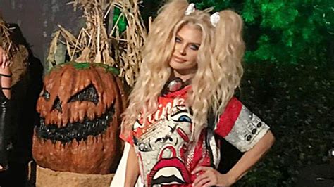 Lisa Rinna’s ‘Erika Jayne’ Halloween Costume 2018 Looks Just Like Her – Hollywood Life