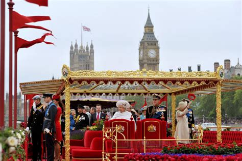 Diamond Jubilee of Queen Elizabeth II : London Remembers, Aiming to ...