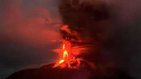 Tsunami Alert As Indonesian Ring Of Fire Volcano Erupts With Three Mile Plume Of Ash World