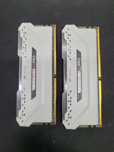 32gb Corsair Vengeance RGB Pro White DDR4 | Jawa