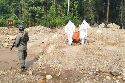 Personil Gabungan Tni Dan Polri Temukan Jenazah Korban Pembantaian