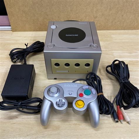 【やや傷や汚れあり】nintendo Game Cube 任天堂 ゲームキューブ 初期型 Dol 001 動作確認済み 美品 別売アナログav