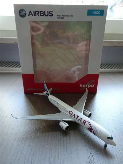 HERPA WINGS CLUB Qatar Airways Airbus Ibrido A350 900 F WZWN 1 500