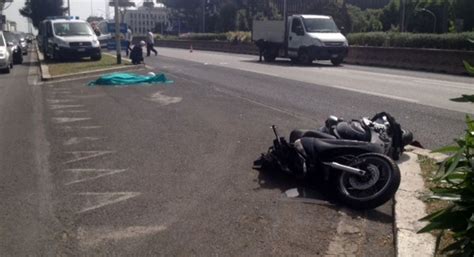 Tragico Incidente Sulla Tangenziale Di Napoli Muore Centauro Enne