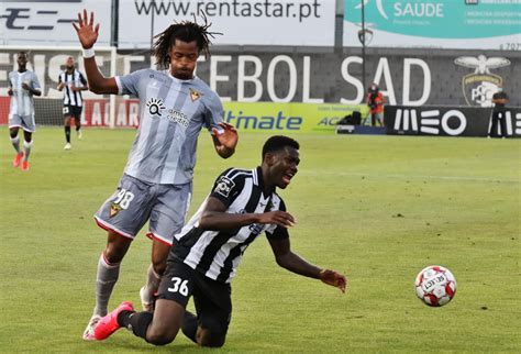 Fali Candé já não é jogador do Portimonense