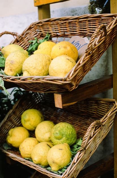 Premium Photo Lemons On A Street In Napoli