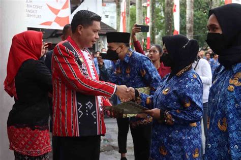 Pegawai Pemkot Ambon Terima Sk Pengangkatan Cpns Pppk