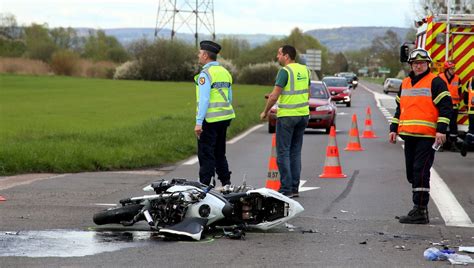 Accidents de motos en série en Pays de Savoie un mort France Bleu