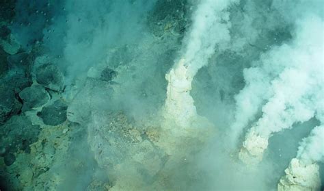 A Crucial Ingredient in Early Life May Have Gushed Out of Deep-Sea ...