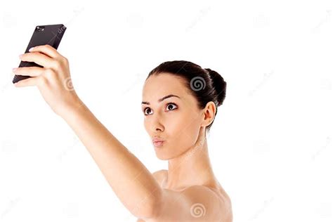 Belle Femme Nue Prenant Le Selfie Sur Le Fond Blanc Image Stock Image Du Séduction