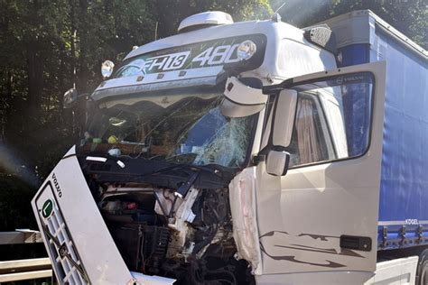 Wiesbadenaktuell Schwerer Lkw Carsh Auf Der A Vor Niedernhausen Endet