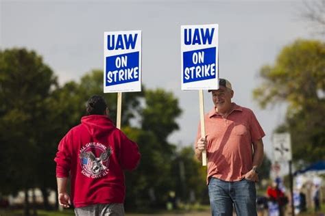 National UAW Strike Expands To Twin Cities Area MPR News