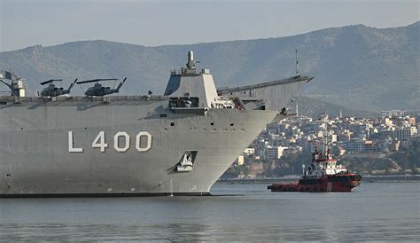 Türkiyenin en büyük savaş gemisi TCG Anadolu İzmirde Türkiye Gazetesi