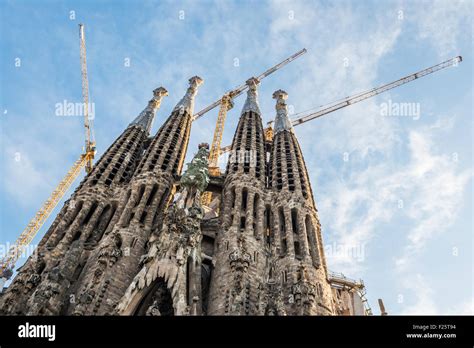 Basílica y la Iglesia Expiatorio de la Sagrada Familia conocida