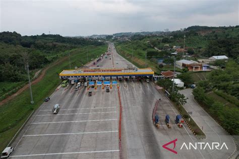 Sebanyak Kendaraan Tinggalkan Jakarta Melalui Gt Cikampek Utama