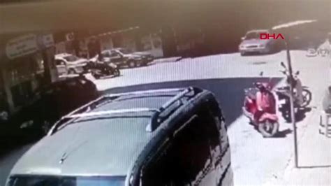 BURSA Motosiklet ile otomobilin çarpıştığı kaza kamerada Son Dakika