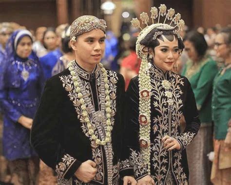 pakaian adat indonesia beserta gambarnya  favoritmu
