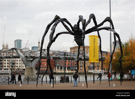 Maman, Louise Bourgeois, Tate Modern, London Stock Photo - Alamy