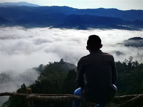 Gunung Luhur Dan Lima Wisata Negeri Di Atas Awan Tagar