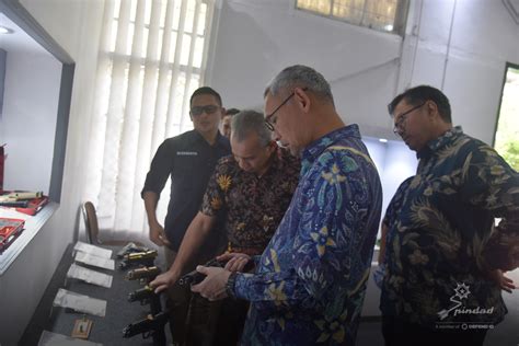 Pt Pindad Persero Djkn Tinjau Fasilitas Produksi Pt Pindad Terkait Pmn