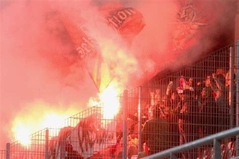 Fußball Vereine zahlen weiter für Fan Vergehen