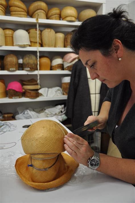 Introduction à la chapellerie Hats vintage Brown hats Millinery hats