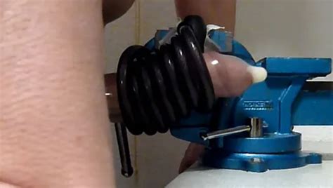 Gerhard Abspritzen Mit Vibrator Beim Ballbusting Gay XHamster