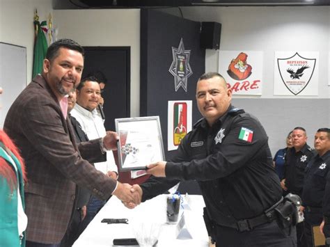 Otorgan Reconocimientos A Policía Del Mes