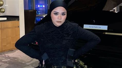 10 Potret Sivia Azizah Pamer Baby Bump Gaya Hijabnya Jadi Perhatian