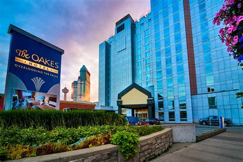 The Oakes Hotel Overlooking the Falls | Niagara Falls Hotels