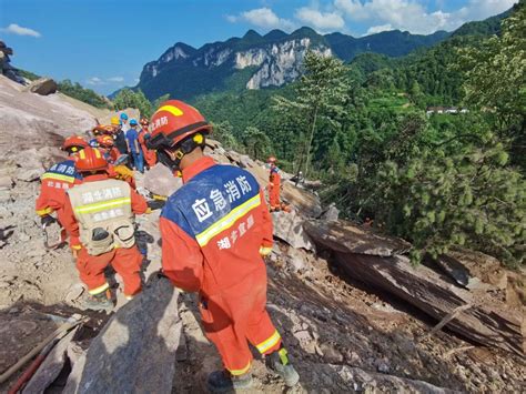 湖北五峰山体滑坡救援现场又发现2名失联人员，均已遇难直击现场澎湃新闻 The Paper