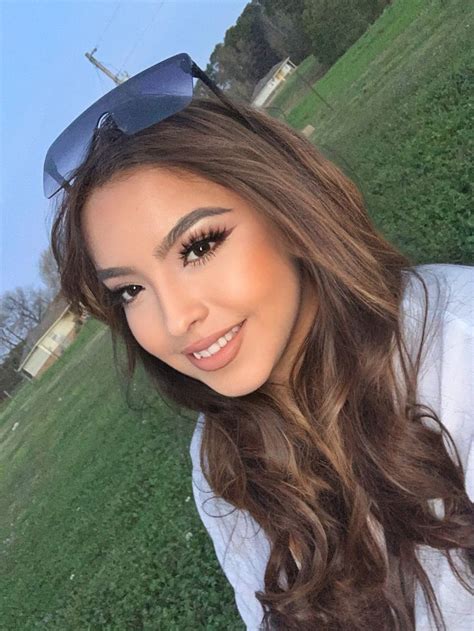 Heavy Makeup On Latina With Brown Hair Pretty Hairstyles Long Hair