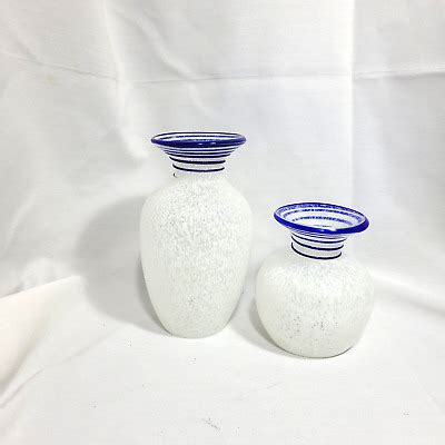 Pier Swirline Style Cobalt Blue And White Swirl Glass Vase Mouth Blown